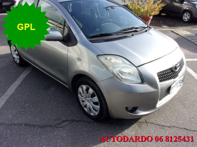 TOYOTA Yaris 1.3 5 porte Navi GPL Immagine 2