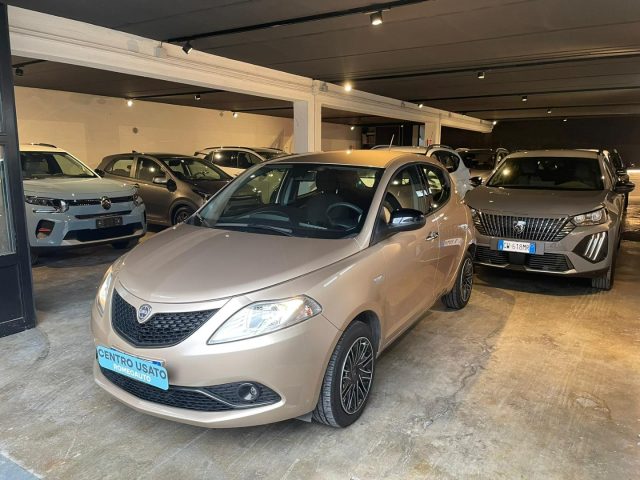 LANCIA Ypsilon 1.0 FireFly 5 porte S&S Hybrid Gold 70cv Immagine 3