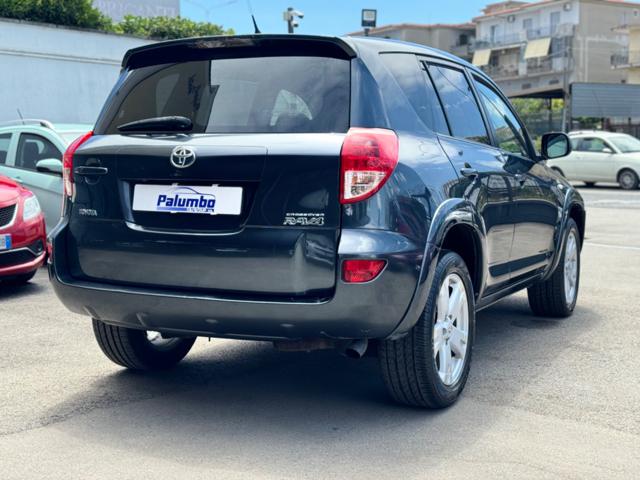 TOYOTA RAV 4 RAV4 2.2 D-4D 177 CV 4x4 Luxury Immagine 3