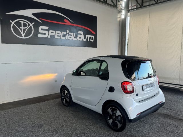 SMART ForTwo EQ Racingreen Immagine 3