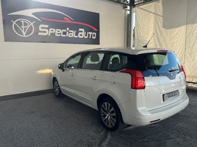 PEUGEOT 5008 2.0 HDi 163CV aut. comandi Disabili Immagine 3