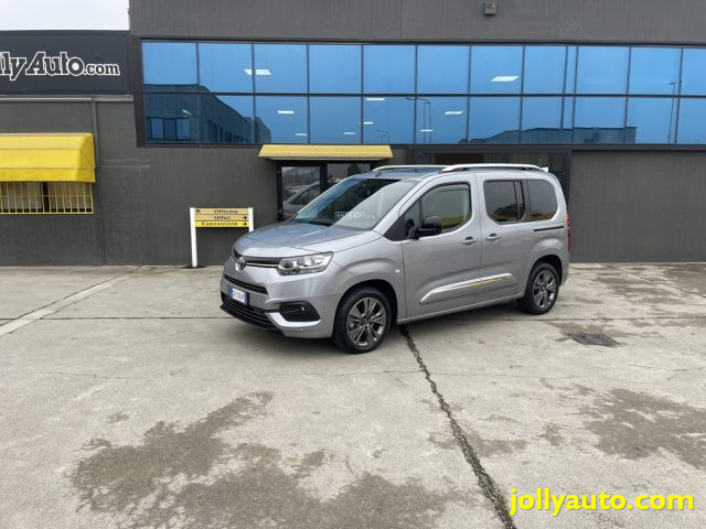 TOYOTA Proace City Verso 1.2 130 CV S&S A/T Luxury Immagine 0