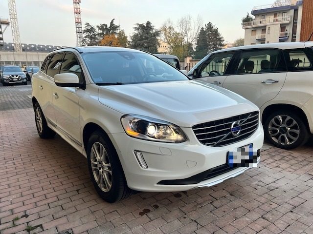 VOLVO XC60 D4 Geartronic Summum TETTO APRIBILE Immagine 2