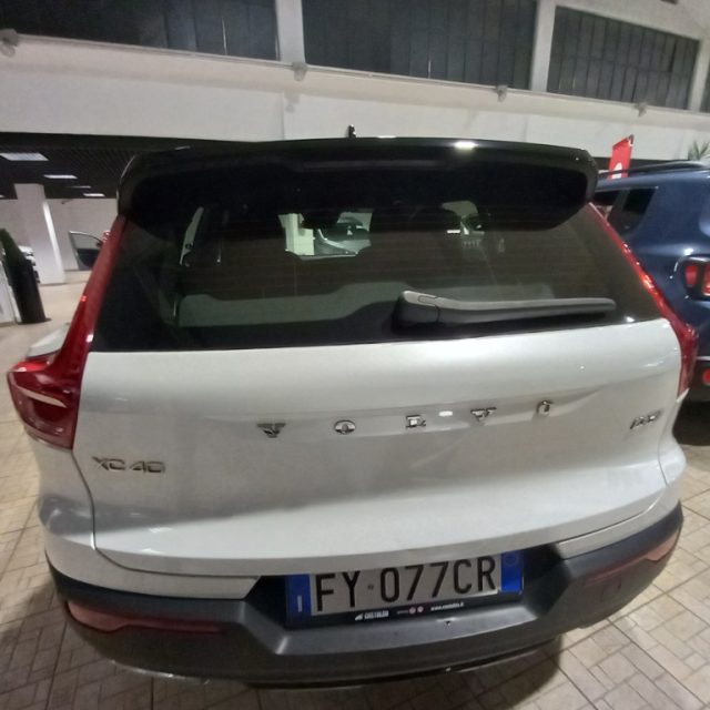 VOLVO XC40 D3 AWD R-design Immagine 2