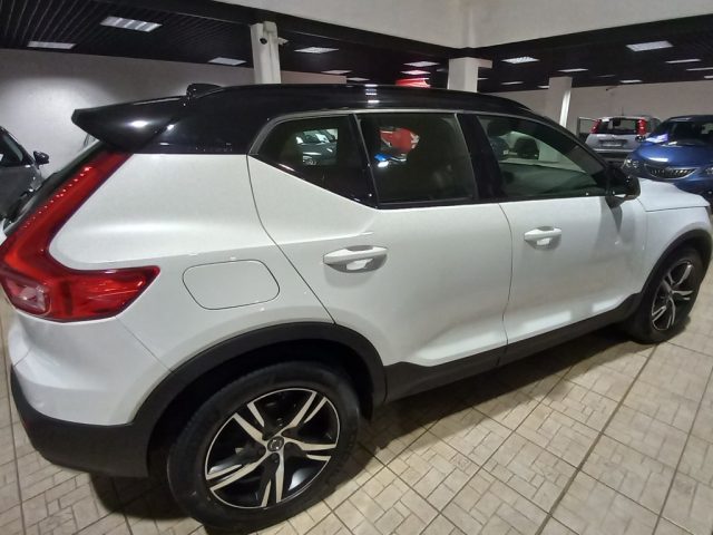 VOLVO XC40 D3 AWD R-design Immagine 3