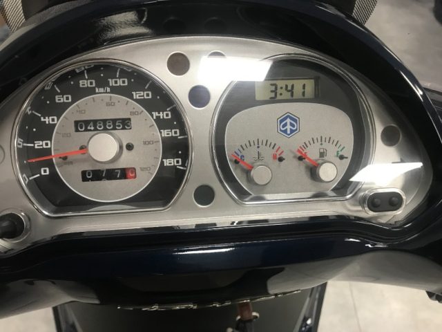 PIAGGIO Beverly Tourer 300 2009 Immagine 4