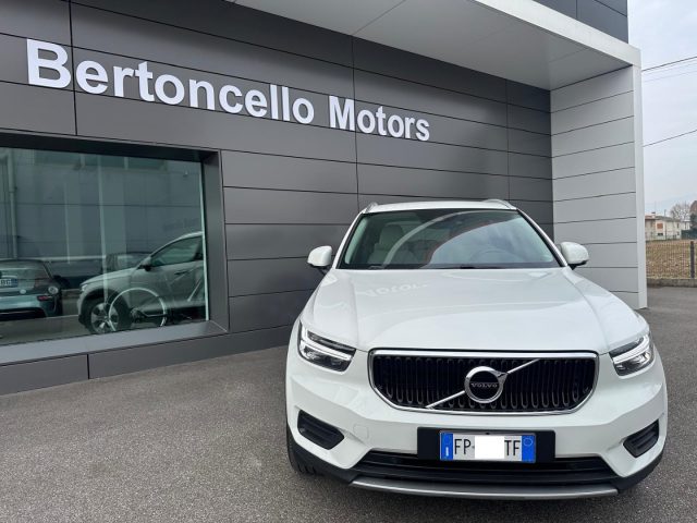 VOLVO XC40 T3 1.5 156cv Momentum MANUALE LED-CARPLAY-LUCI Immagine 1