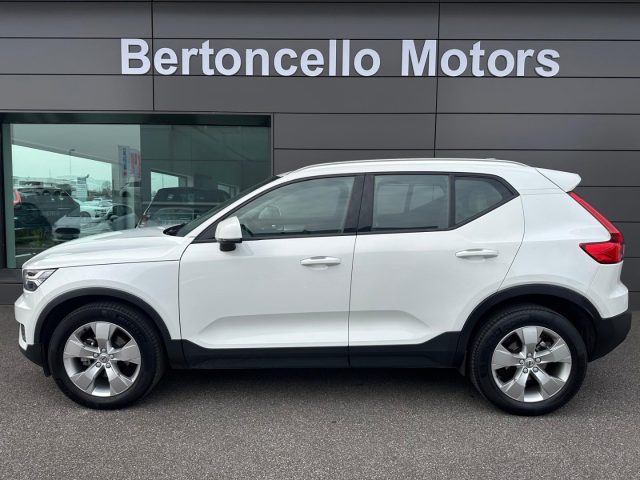 VOLVO XC40 T3 1.5 156cv Momentum MANUALE LED-CARPLAY-LUCI Immagine 2