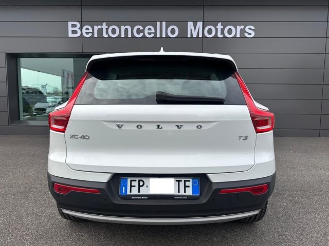 VOLVO XC40 T3 1.5 156cv Momentum MANUALE LED-CARPLAY-LUCI Immagine 4