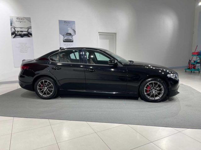 ALFA ROMEO Giulia 2.0 Turbo 200 CV AT8 Super Immagine 4