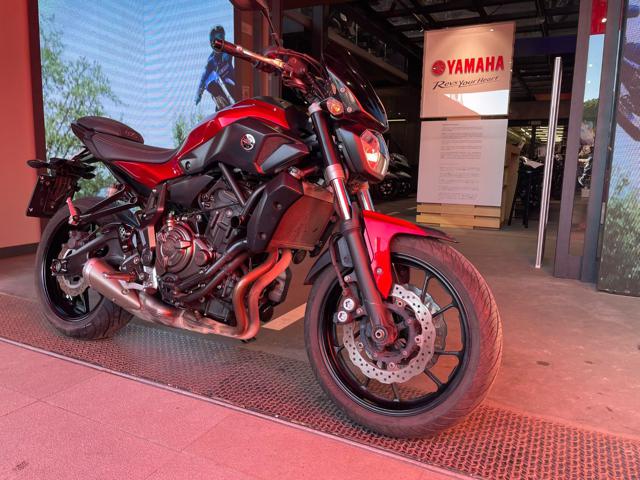 YAMAHA MT-07 . Immagine 2