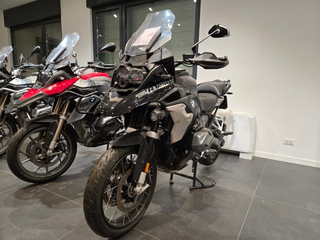 BMW R 1250 GS TRIPLE BLACK Immagine 2