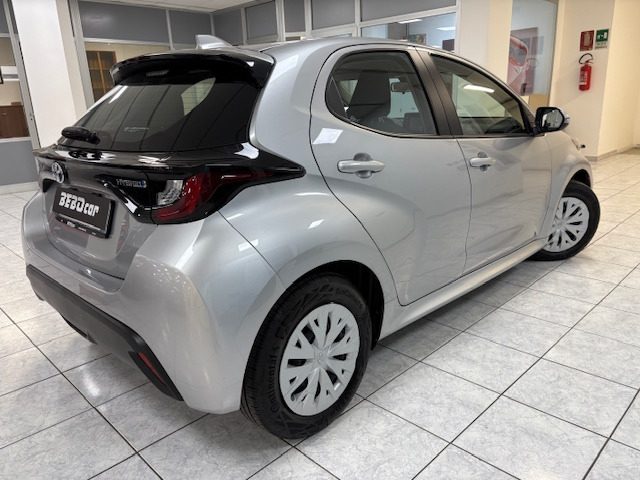 TOYOTA Yaris 1.5 Hybrid 5 porte Style Immagine 4