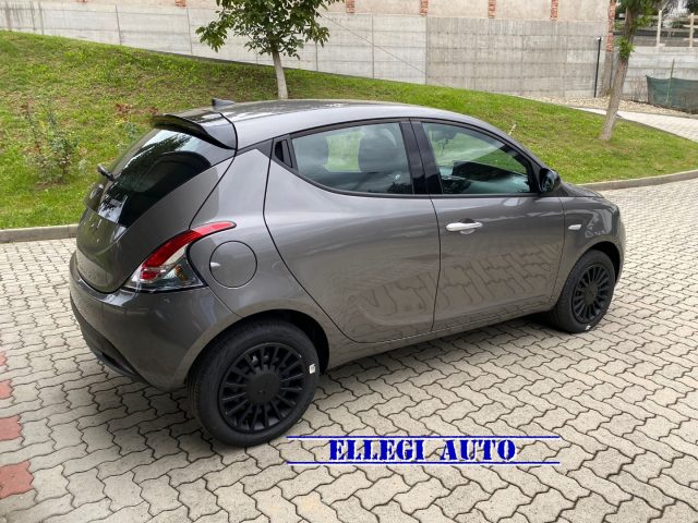 LANCIA Ypsilon PROMO FINANZ 1.0 5 porte Hybrid  Silver KM 0 2023 Immagine 4