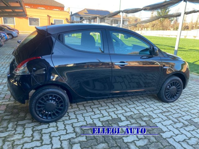 LANCIA Ypsilon PROMO FINANZ 1.0 5 porte Hybrid  Silver KM 0 2023 Immagine 3