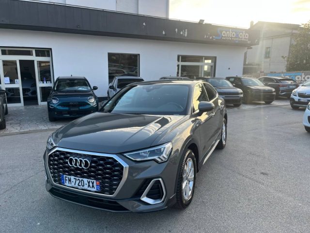 AUDI Q3 Grigio metallizzato