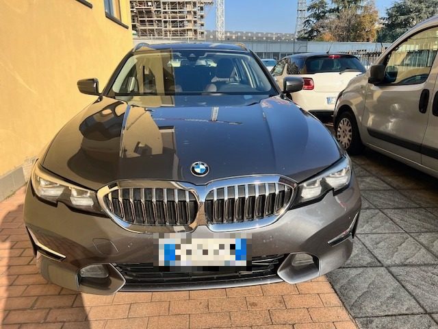 BMW 320 d Touring Luxury Immagine 1