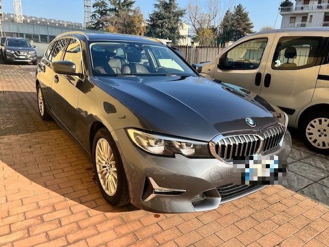 BMW 320 d Touring Luxury Immagine 2