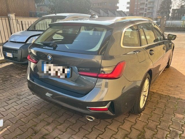 BMW 320 d Touring Luxury Immagine 3