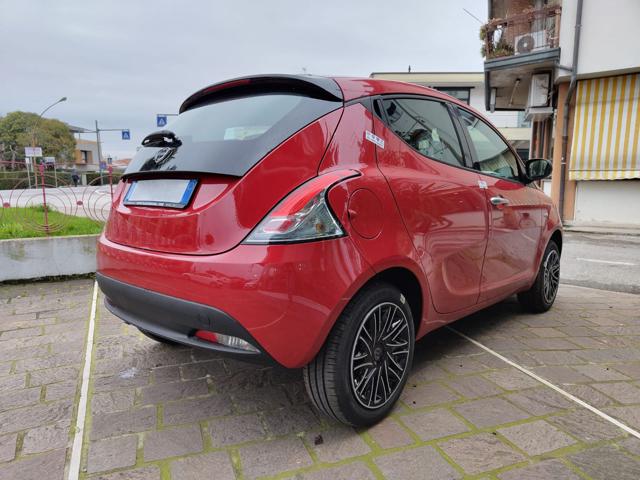 LANCIA Ypsilon 1.0 70cv 5 porte Hybrid ORO Immagine 2