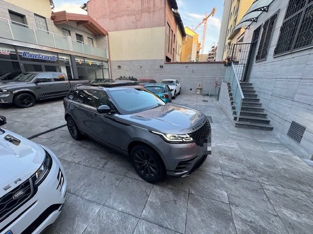 LAND ROVER Range Rover Velar 2.0D I4 204 CV R-Dynamic SE TETTO PANORAMICO Immagine 2