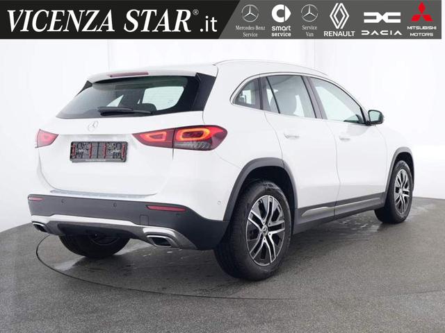 MERCEDES-BENZ GLA 200 d 4MATIC SPORT Immagine 2