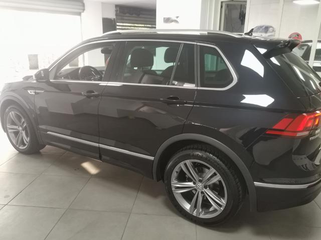 VOLKSWAGEN Tiguan 2.0 TDI SCR DSG Sport BlueMotion PACK R-LINE Immagine 2