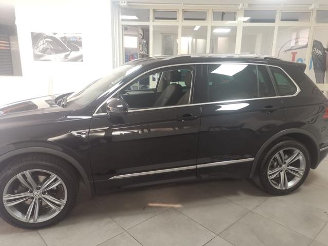 VOLKSWAGEN Tiguan 2.0 TDI SCR DSG Sport BlueMotion PACK R-LINE Immagine 1