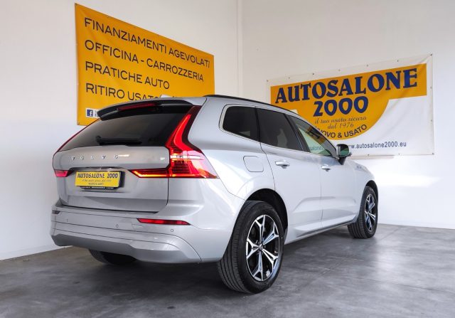 VOLVO XC60 B4 (d) AWD Geartronic Momentum Pro Immagine 3