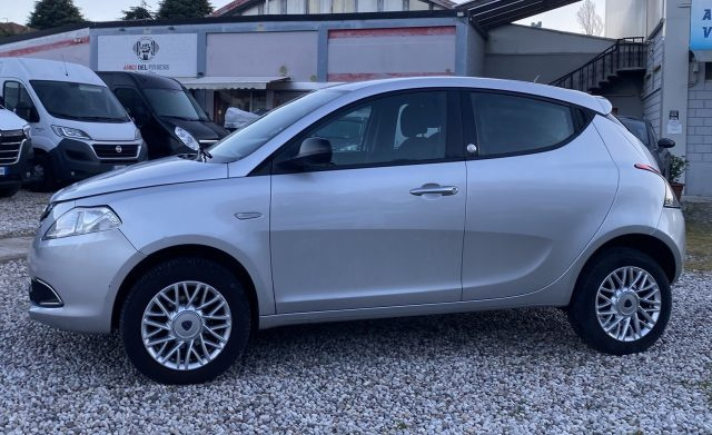 LANCIA Ypsilon 0.9 TwinAir 85 CV 5 porte Metano Ecochic Elefantin Immagine 1