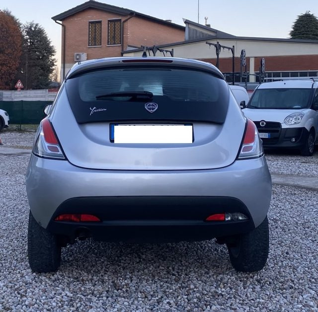 LANCIA Ypsilon 0.9 TwinAir 85 CV 5 porte Metano Ecochic Elefantin Immagine 3