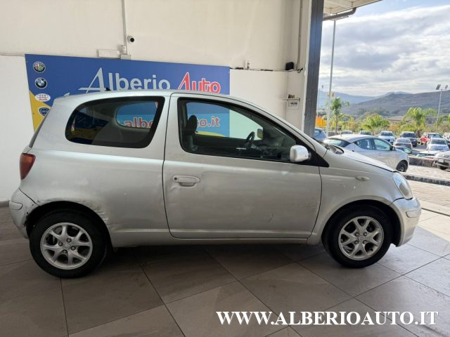 TOYOTA Yaris 1.0i 16V cat 3 porte Sol Immagine 3