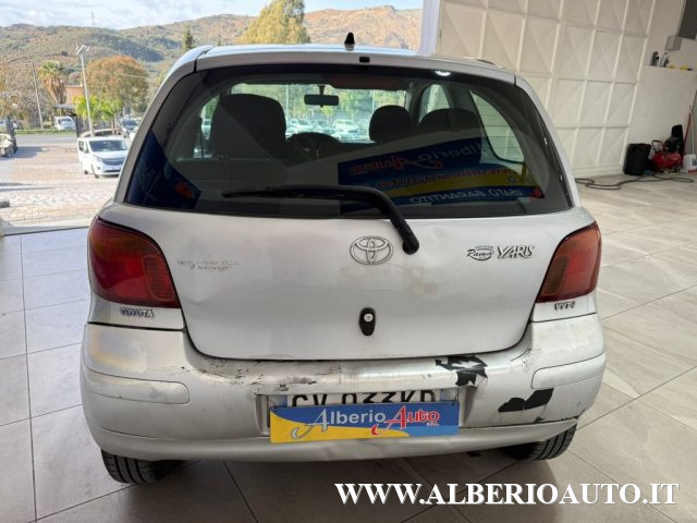 TOYOTA Yaris 1.0i 16V cat 3 porte Sol Immagine 4