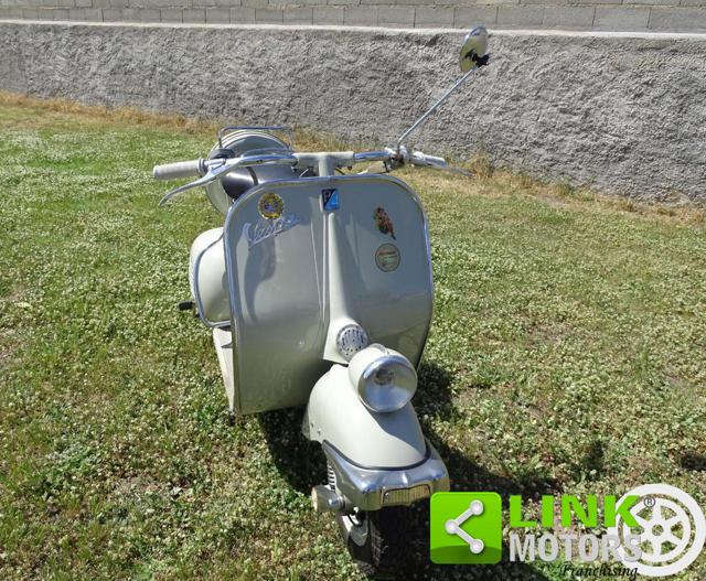 PIAGGIO Vespa 125 faro basso Restaurata (targa oro) Immagine 4