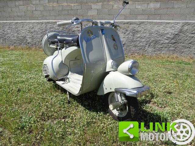 PIAGGIO Vespa 125 faro basso Restaurata (targa oro) Immagine 3