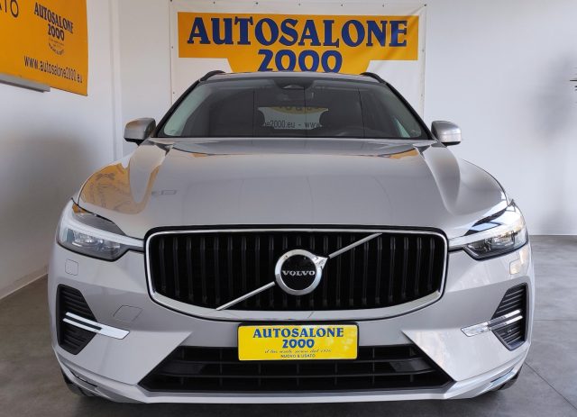 VOLVO XC60 B4 (d) AWD Geartronic Momentum Pro Immagine 1