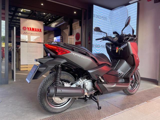 YAMAHA X-Max 250 . Immagine 2