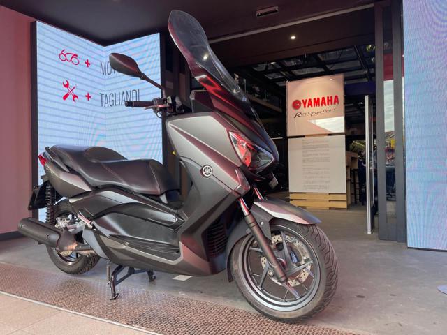 YAMAHA X-Max 250 . Immagine 1