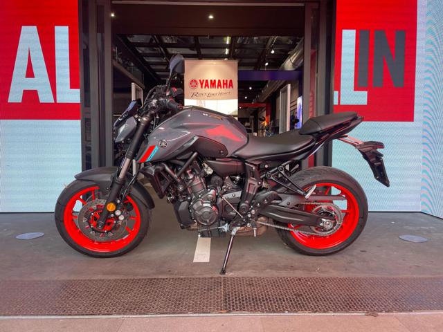 YAMAHA MT-07 . Immagine 3