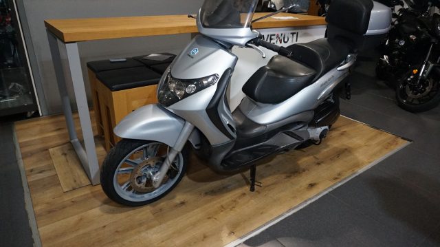 PIAGGIO Beverly 250 . Immagine 2