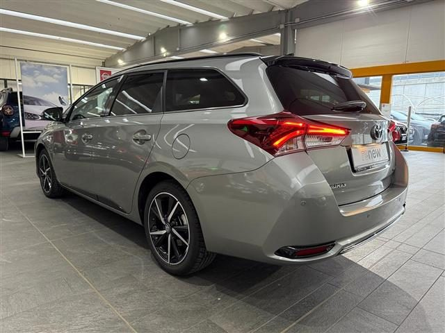 TOYOTA Auris Touring Sports 1.8 Hybrid Lounge CVT Immagine 2