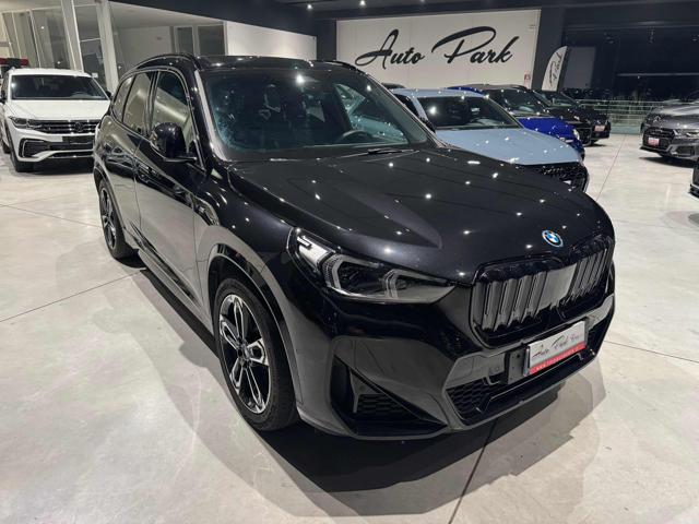 BMW iX1 xDrive 30 Msport Immagine 0