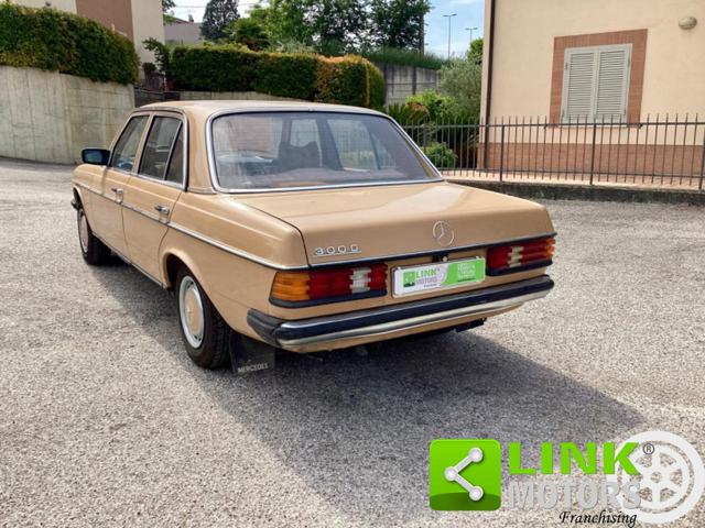 MERCEDES-BENZ 300 D (123130), Conservata, omologata ASI Immagine 4