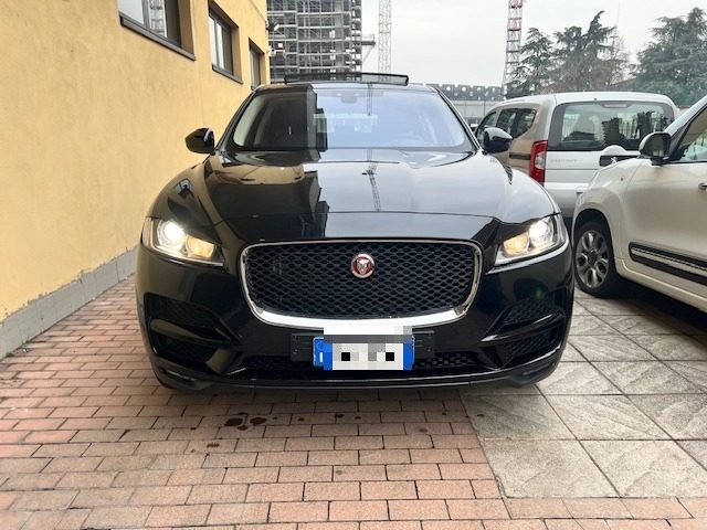 JAGUAR F-Pace 2.0 D 180 CV AWD aut. Portfolio TETTO PANORAMICO Immagine 1