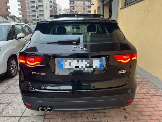 JAGUAR F-Pace 2.0 D 180 CV AWD aut. Portfolio TETTO PANORAMICO Immagine 3