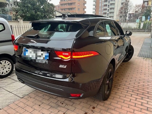 JAGUAR F-Pace 2.0 D 180 CV AWD aut. Portfolio TETTO PANORAMICO Immagine 4