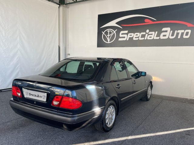 MERCEDES-BENZ E 200 Elegance 56000km Immagine 4