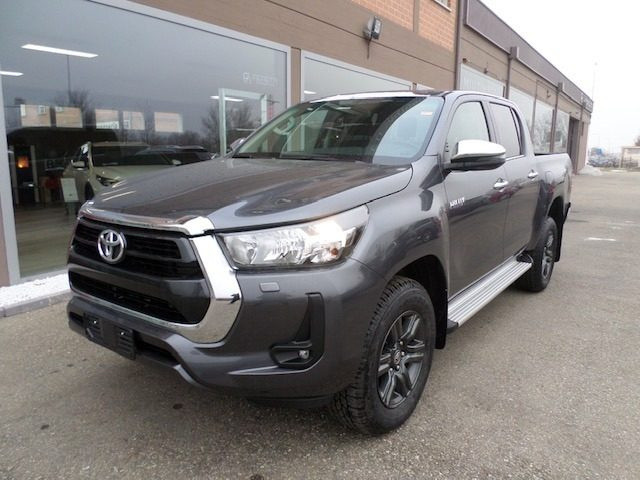 TOYOTA Hilux 2.8 D-4D A/T 4WD 48V 4 porte Double Cab Executive Immagine 1