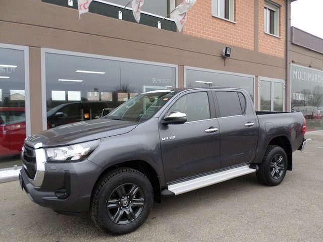 TOYOTA Hilux 2.8 D-4D A/T 4WD 48V 4 porte Double Cab Executive Immagine 0