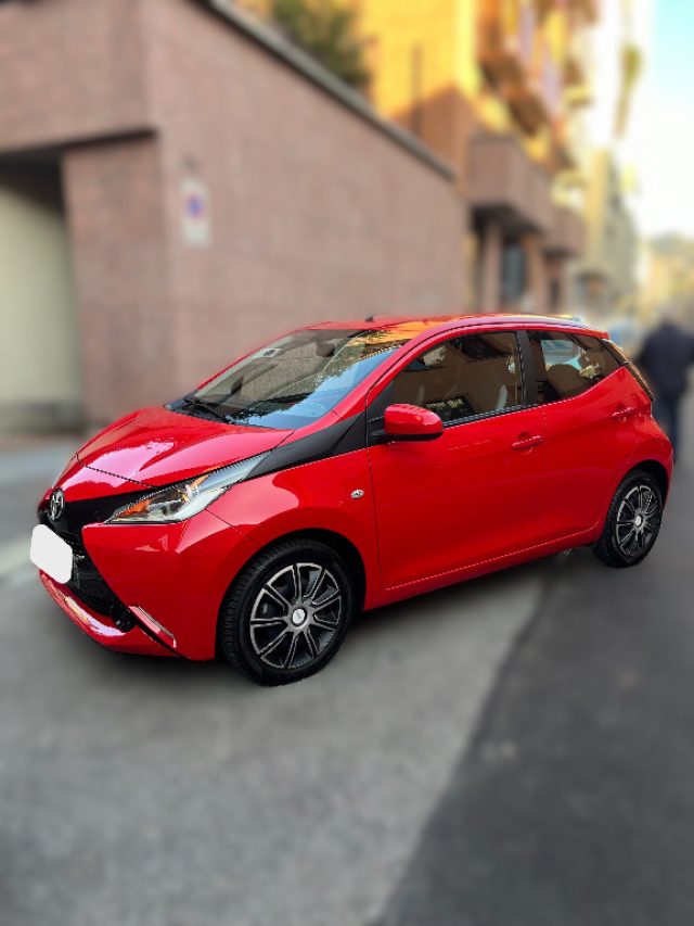 TOYOTA Aygo 1.0 VVT-i 69 CV 3 porte x-cool Immagine 0